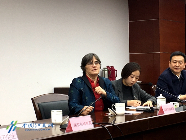 南京垃圾分类进校园 外籍教授授课中学生参与