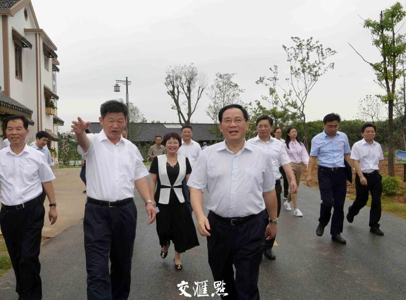 8月29日,省委书记李强在南京江宁区谷里街道考察张溪社区徐家院.