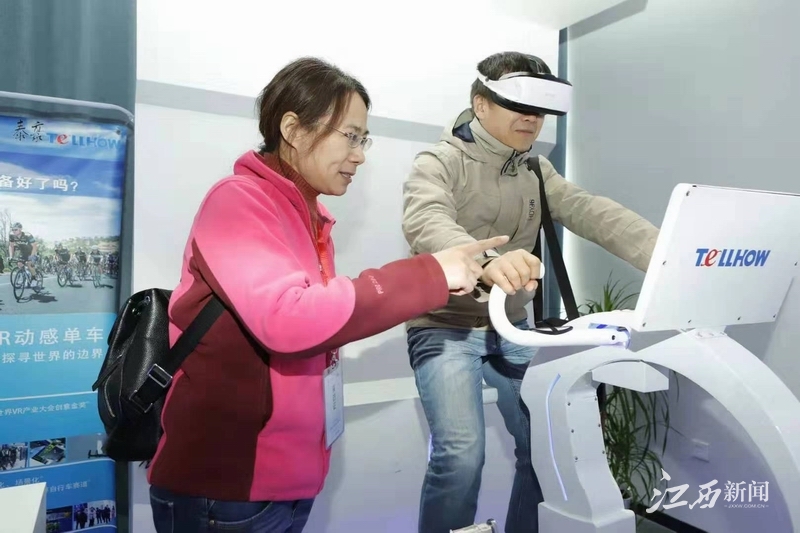 打卡泰豪VR之旅 融媒体采访团体验奇幻“新科技”