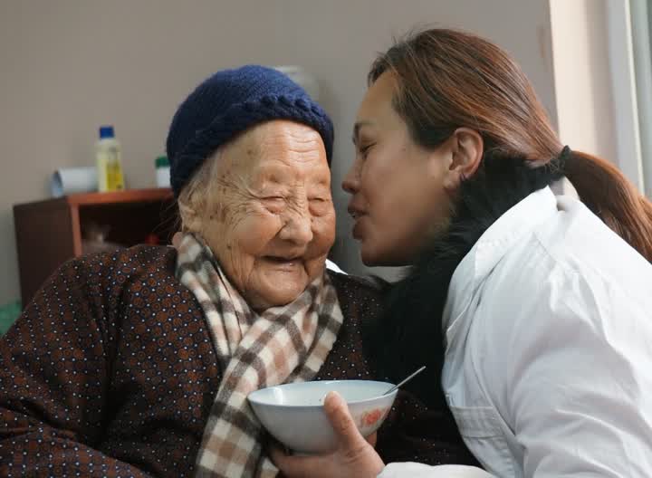 中国老年人人口数量_2018中国养老产业研究 政策 老年人口 养老机构 市场规模