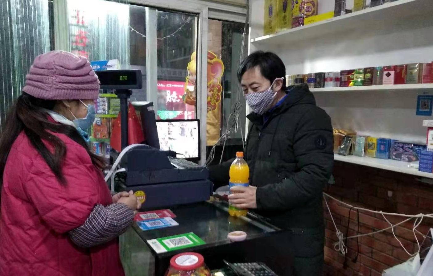 春节不停业的爱心超市。