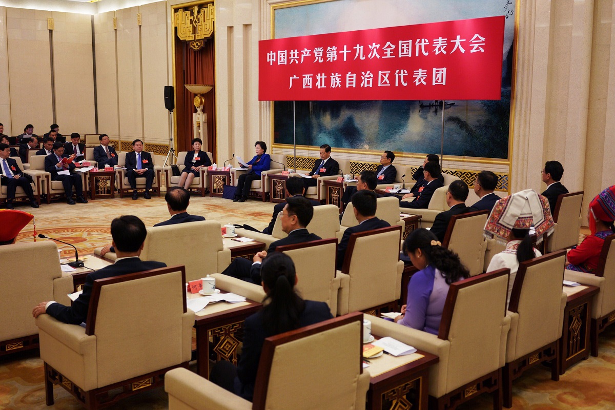 代表团讨论向中外记者开放