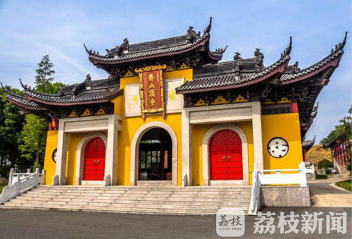 顾山脚下,香山顶寺正在复建